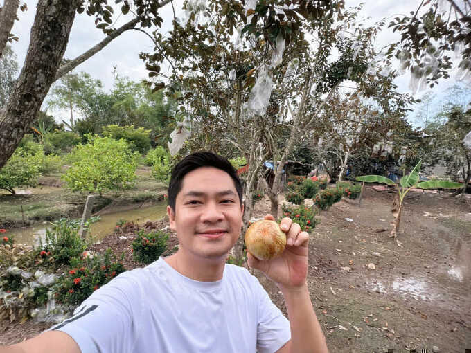 Minh Luân vui thú vườn tược