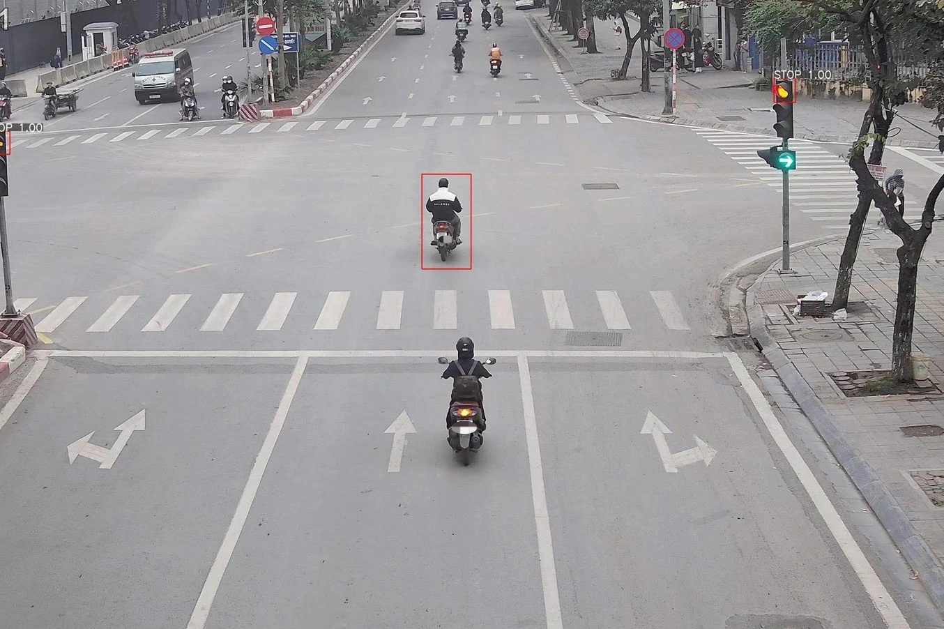 Camera AI "đếm" 703 lượt xe vượt đèn đỏ ở một ngã tư Hà Nội trong một ngày