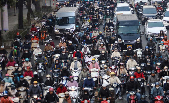 Hà Nội chuẩn bị trạm sạc, bãi đỗ cho lộ trình hạn chế xe máy xăng