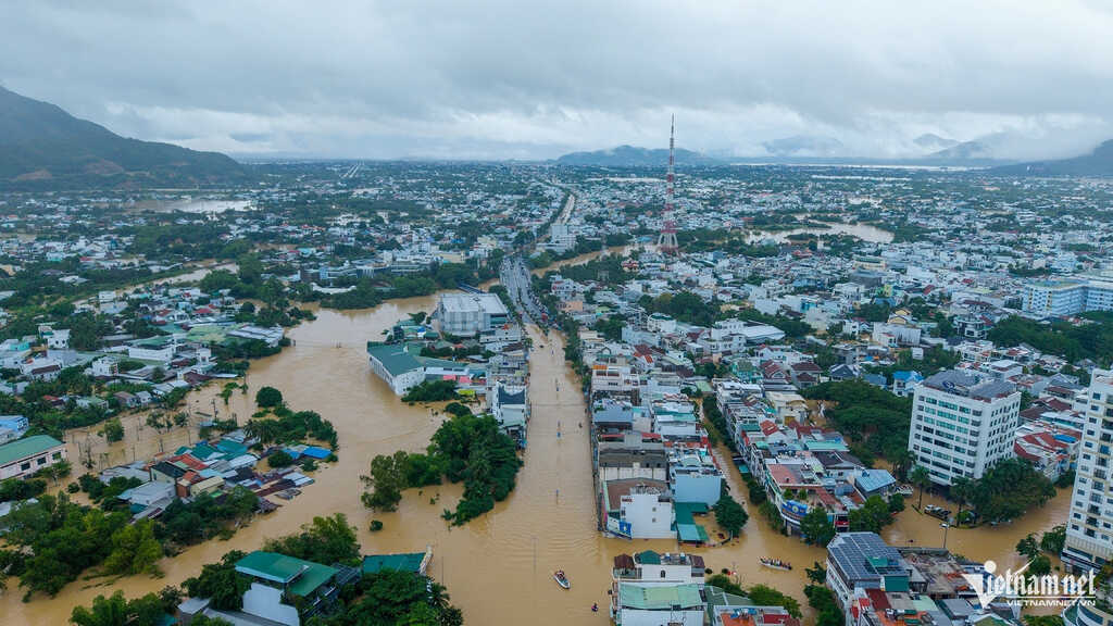 Rà soát toàn bộ quy trình vận hành hồ chứa thủy lợi sau mưa lũ cực đoan