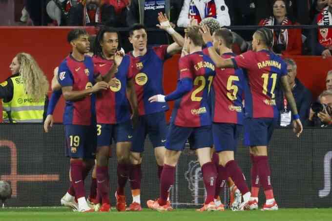 Barca áp sát Real bằng trận đại thắng