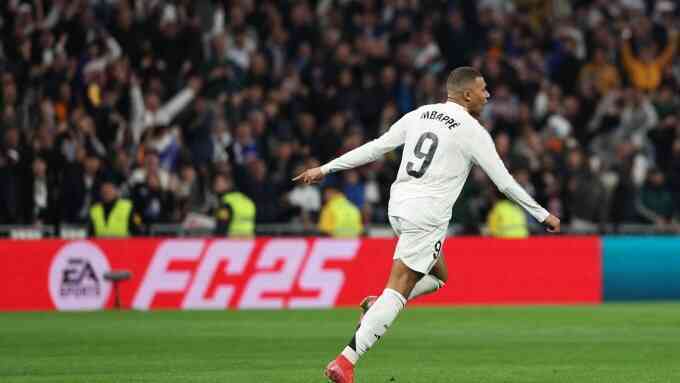 Mbappe vượt xa Ronaldo, Messi, Neymar ở tuổi 26