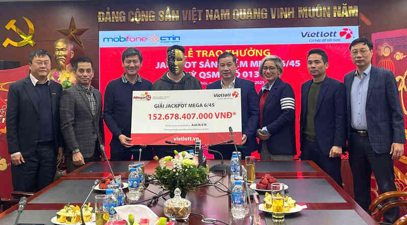 Người đàn ông ở TPHCM trúng độc đắc gần 153 tỷ đồng