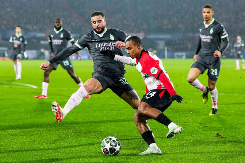 AC Milan phơi áo trước Feyenoord