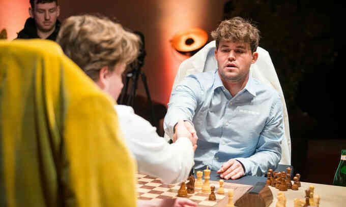Carlsen mất suất chung kết Freestyle Chess