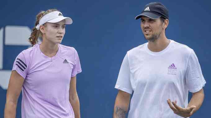 Cựu vô địch Wimbledon bị HLV tống tình và tiền