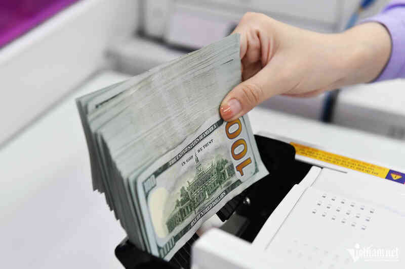 Giá USD ngân hàng quay đầu giảm nhanh