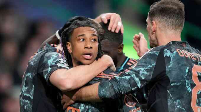 Kane giúp Bayern nắm lợi thế ở lượt đi play-off Champions League