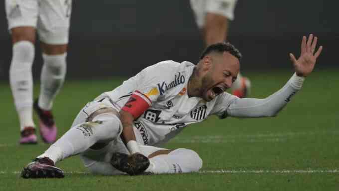 Neymar gây thất vọng trong trận derby Đen - Trắng