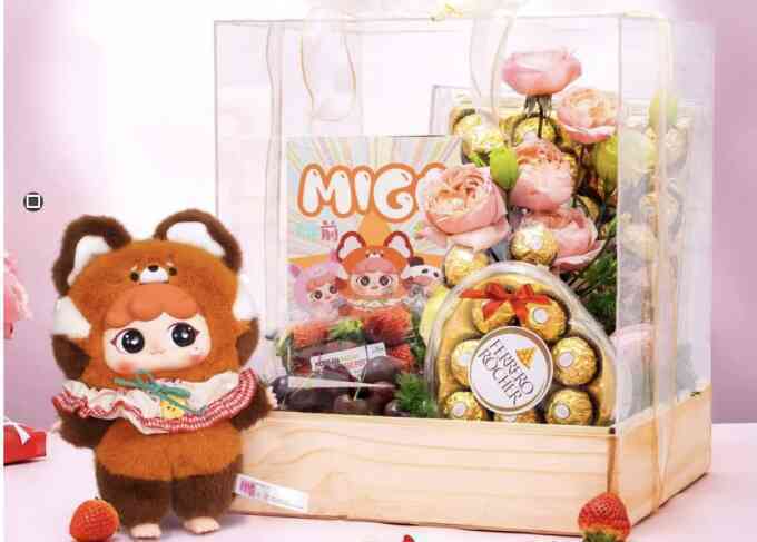Hộp quà kèm Baby Three trở thành 
