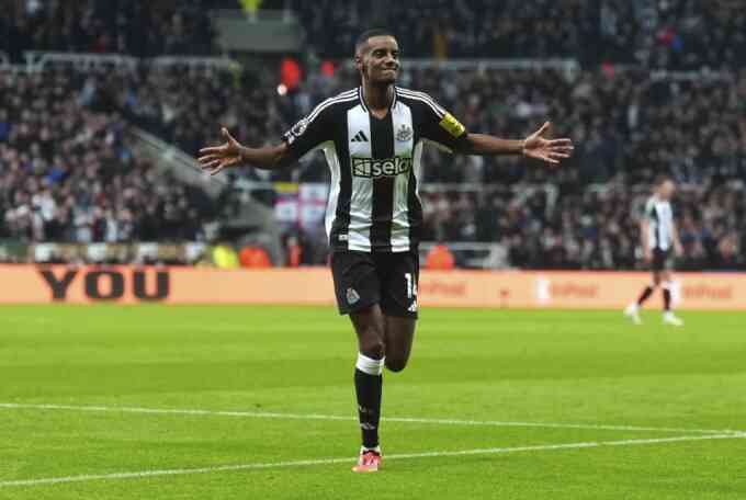Haaland so với Isak như thế nào trước trận Man City - Newcastle