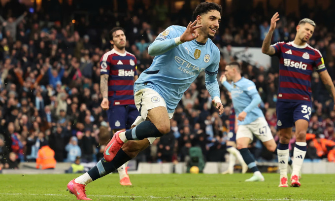 Man City vùi dập Newcastle nhờ hat-trick của tân binh