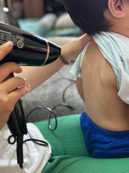 Sấy dọc sống lưng chữa cúm - mối nguy sức khỏe
