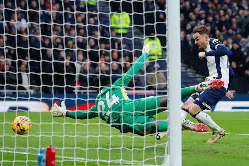 MU thua đau Tottenham: Bóng ma của Ruben Amorim