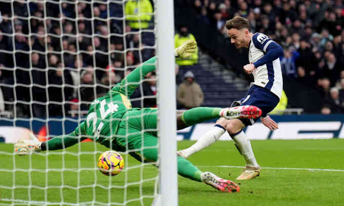 Tottenham đẩy Man Utd xuống thứ 15