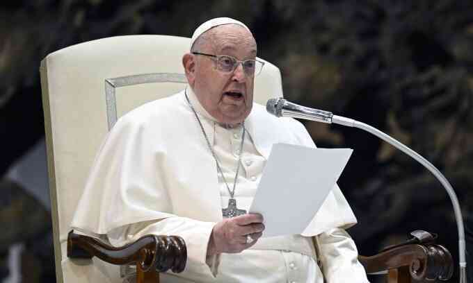 Căn bệnh khiến Giáo hoàng Francis phải 