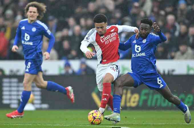 Sao trẻ Arsenal được so sánh với Messi