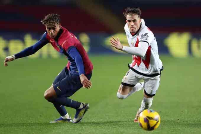 Yamal vượt Ronaldo, Messi và Mbappe ở tuổi 17