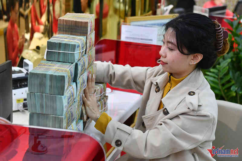 Đánh thuế thu nhập tiền lãi tiết kiệm: Đánh thuế hai lần, tiền sẽ rút khỏi ngân hàng