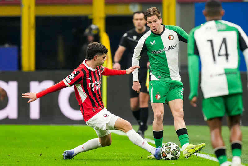 Feyenoord loại AC Milan ra khỏi Champions League