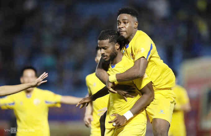 Thanh Hóa lỡ cơ hội vô địch lượt đi V-League