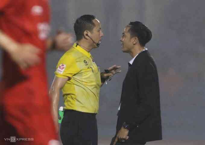 Trưởng BTC V-League: 