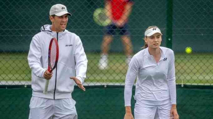 Cựu vô địch nữ Wimbledon bị HLV bạo hành