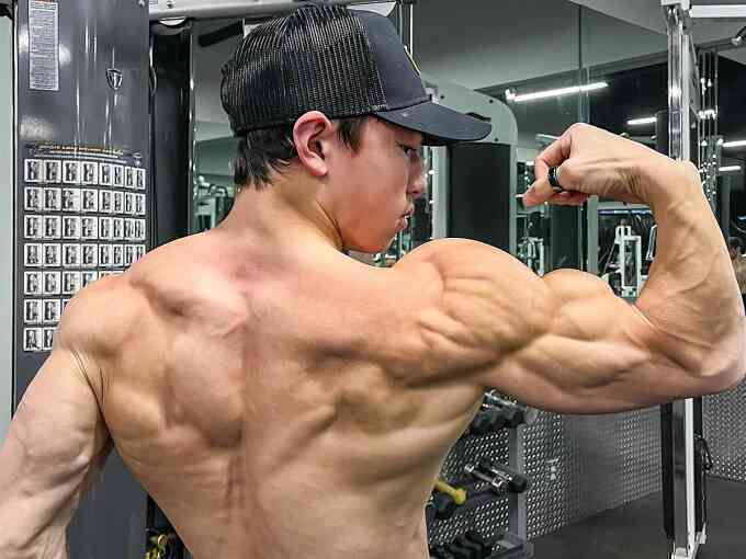 Ngôi sao thể hình 4 năm không ăn đường