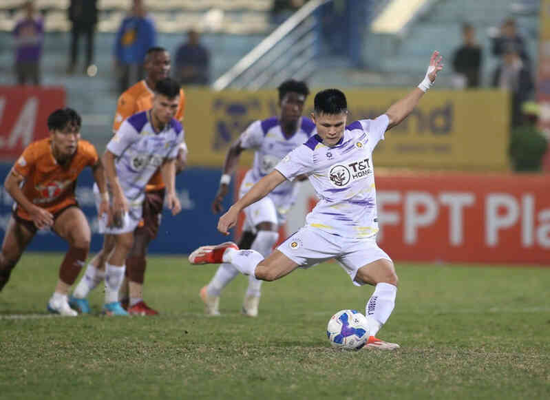Tiến Linh tỏa sáng, Nguyễn Filip gây thất vọng ở lượt đi V-League