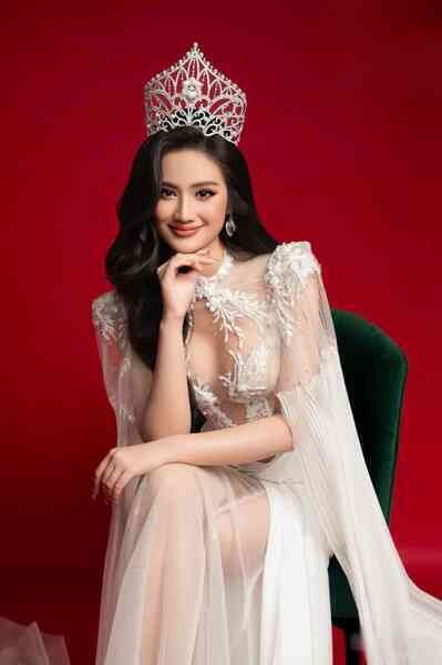 Ý Nhi chuẩn bị cho Miss World