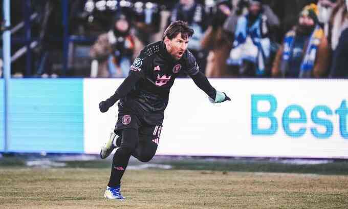 Trọng tài bị phạt vì xin áo đấu của Messi