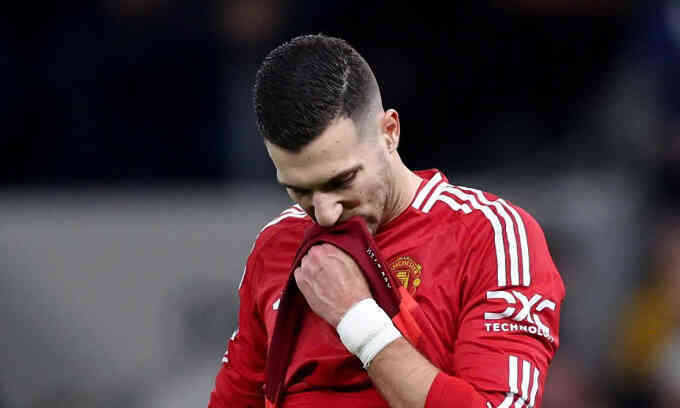 Vì sao Man Utd kiếm tiền nhiều nhưng vẫn lỗ nặng?