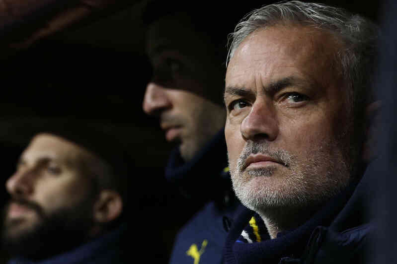 Mourinho gặp rắc rối vì 