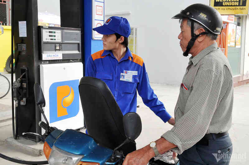 Giá xăng trong nước ngày mai quay đầu giảm sau khi tăng liên tiếp?
