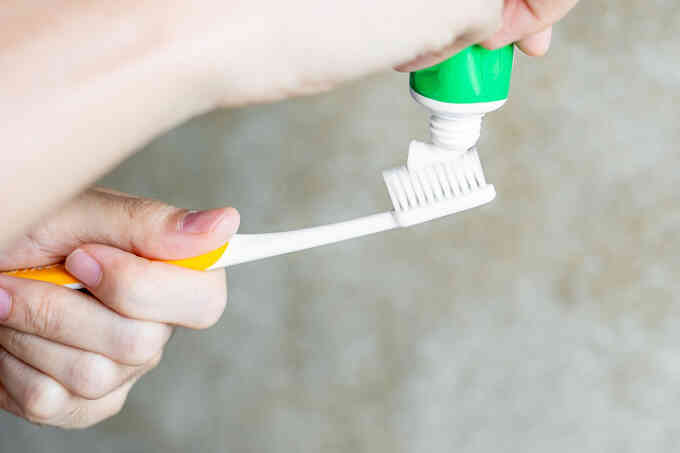 Sốt xuất huyết có được đánh răng không?