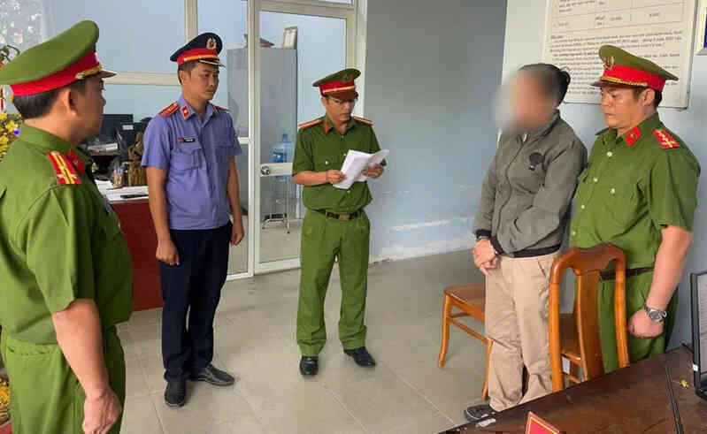Bắt tạm giam thầy giáo nhiều lần xâm hại nữ sinh lớp 10 tại nhà nghỉ