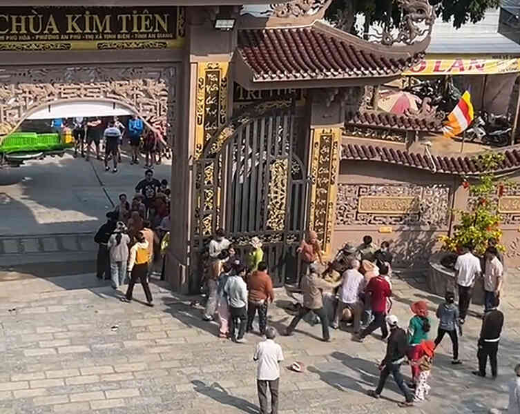 Đi viếng chùa, người đàn ông ở An Giang bị nhóm 50 đối tượng cướp tài sản
