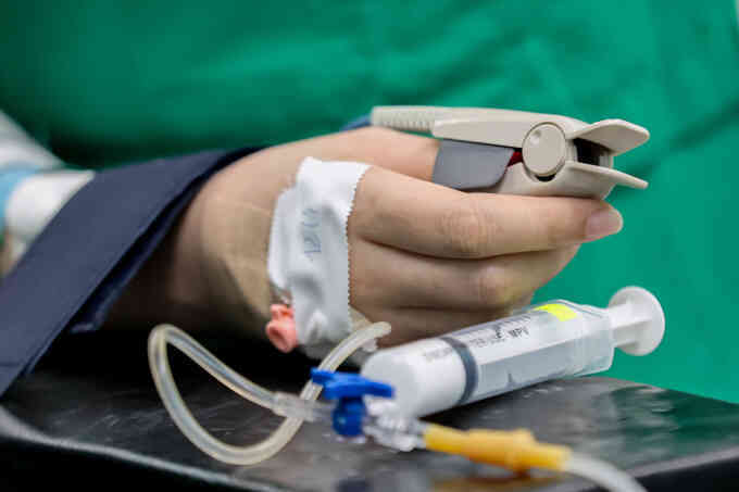 Sản phụ lần đầu gặp con sinh đôi sau 10 ngày đón Tết trong viện