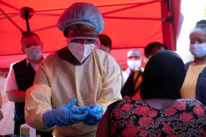 Vaccine ngừa chủng Ebola Sudan được thử nghiệm lâm sàng