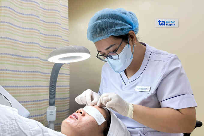 Vì sao nổi mụn sau Tết?