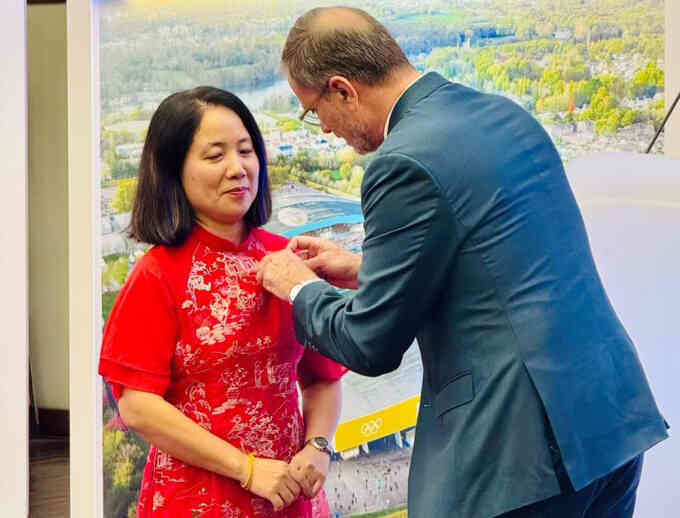 Nữ tiến sĩ nhận huân chương Cành cọ Hàn lâm