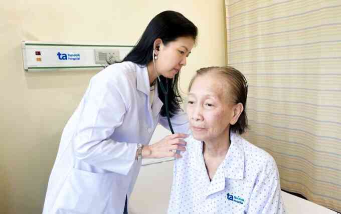 Sụt 14 kg trong 6 tháng do bệnh lupus ban đỏ