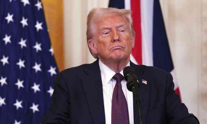 Ông Trump dọa áp thuế 200% lên rượu châu Âu