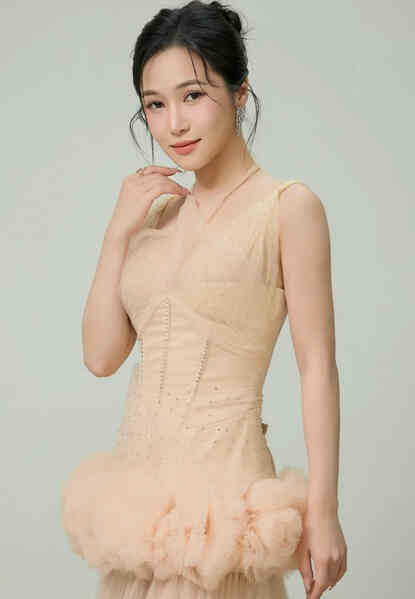 Hương Tràm ngày càng xinh đẹp, ca sĩ Anh Thơ gợi cảm hiếm thấy