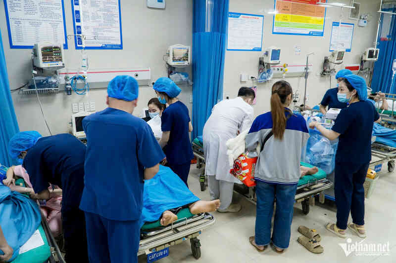 Nghi uống nhầm hóa chất trong bữa tiệc, 9 người nhập viện