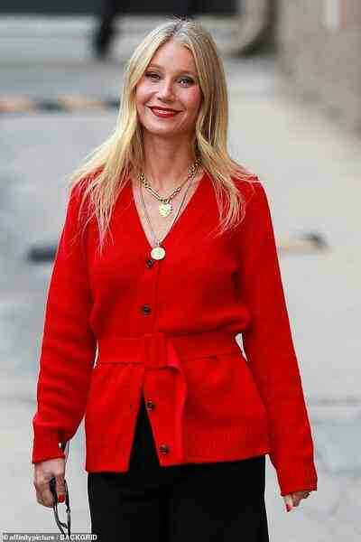 Gwyneth Paltrow chi 60.000 USD mua áo len