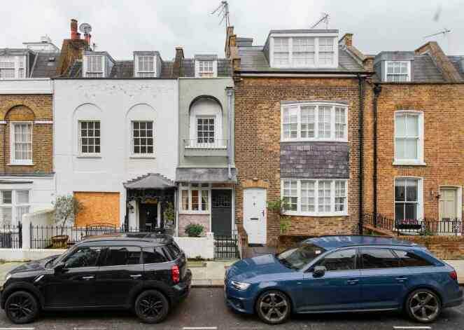 Ngôi nhà hẹp thứ hai tại London được rao bán 1,6 triệu USD