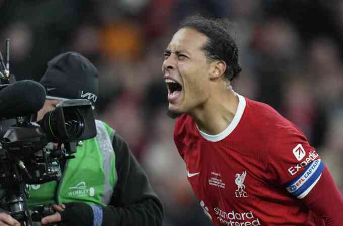 Van Dijk tham vọng thành đội trưởng vĩ đại bậc nhất Liverpool