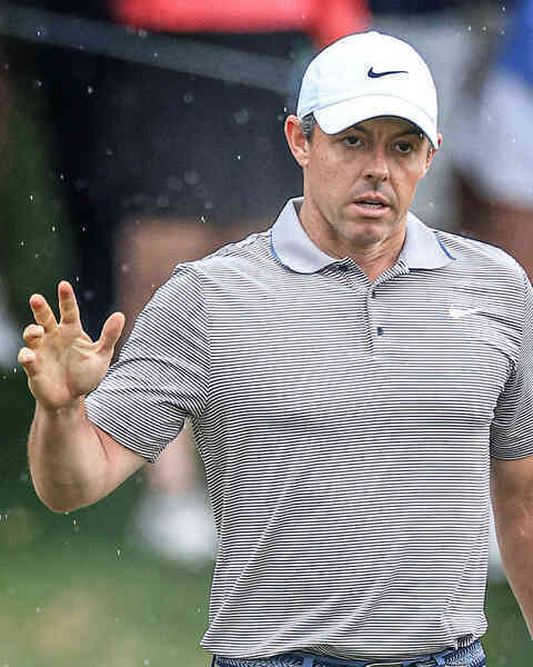 Rory McIlroy tranh chức vô địch The Players với J.J. Spaun