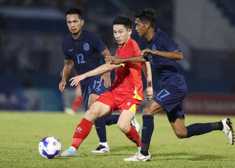 Hai Long khiêm tốn sau `siêu phẩm` đá phạt